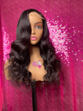 Load image into Gallery viewer, 18" Prissy Wave Grab N Go Wig