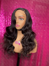 Load image into Gallery viewer, 18" Prissy Wave Grab N Go Wig