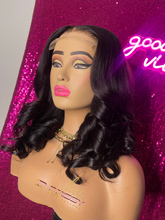 Load image into Gallery viewer, 16&quot; Prissy Wave Grab N Go Wig
