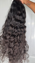 Load image into Gallery viewer, 24” Ripple Wave Grab N Go Wig
